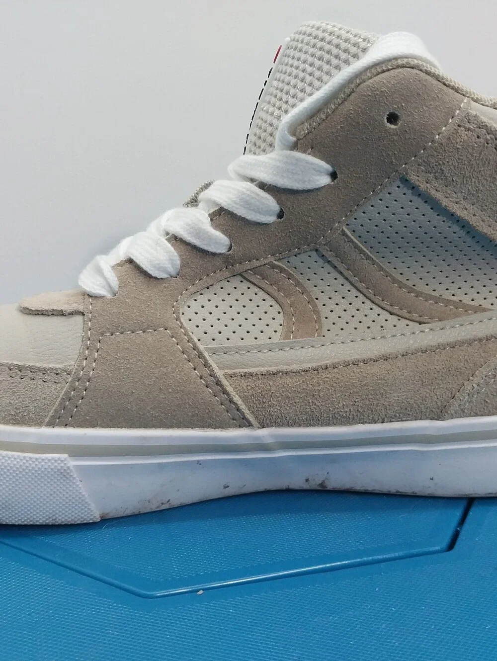 Airwalk Grind high-top sneakers featuring a suede and synthetic Size 6